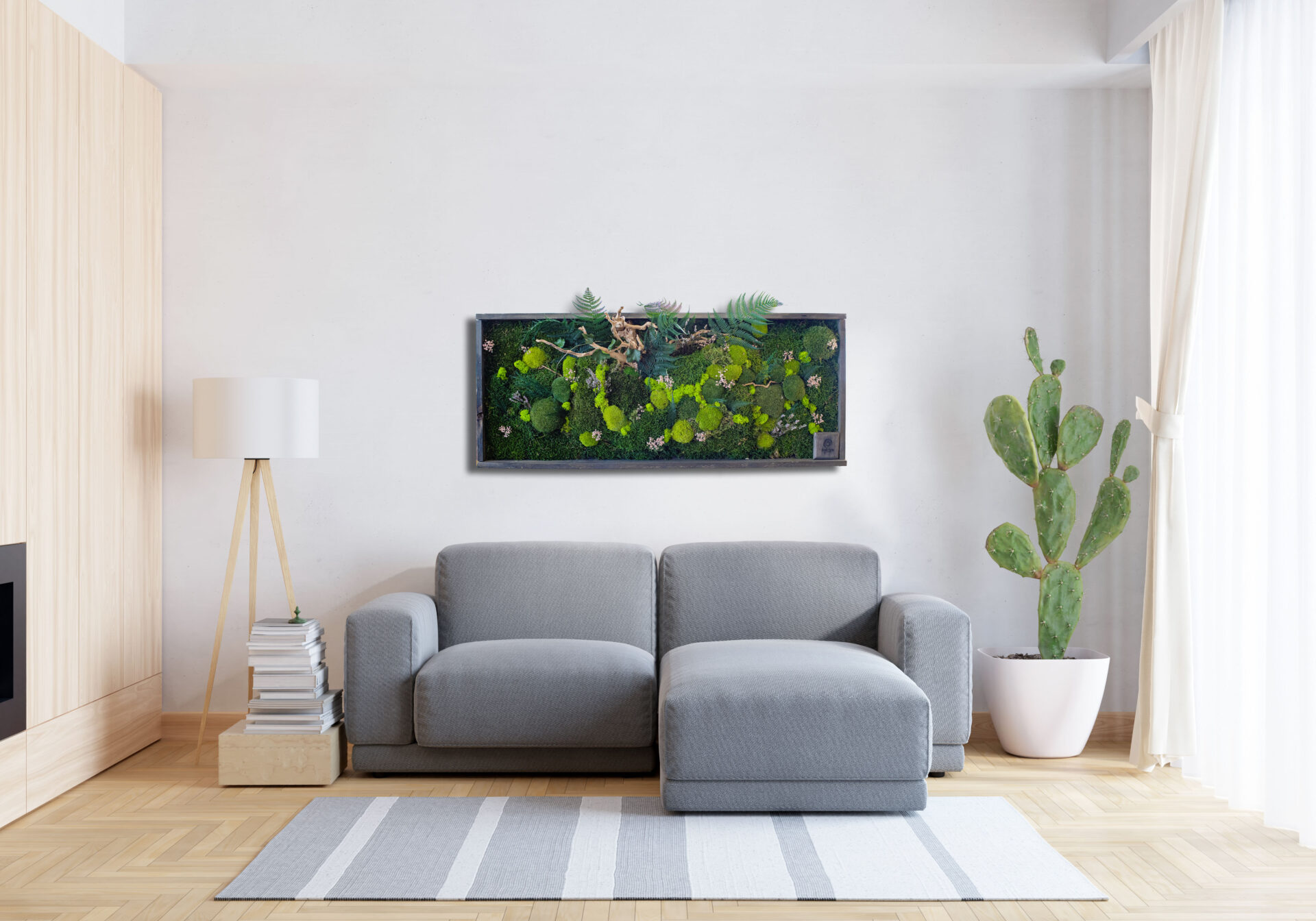 Gray sofa in living room with Pflanzenstabilisierung